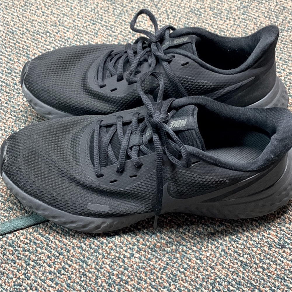 Women’s Black Nike Revolution Sneakers Size 9.5